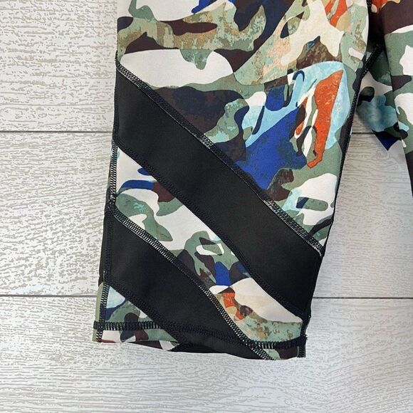 Free People Movement Daybreak Green Camo Reversible Bike Shorts Size XS - Picture 6 of 9